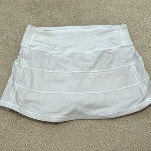 White lululemon skirt. Pace Rival Mid-Rise Skirt.